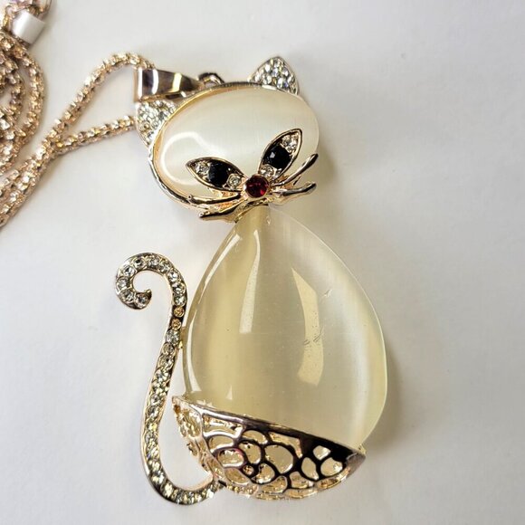 Cat Shaped Crystal Pendant - Picture 7 of 12
